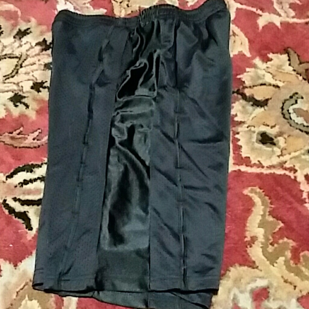 Men's med black basketball shorts .